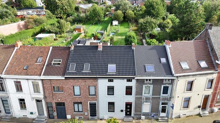 Renovated 3-Bedroom House with TERRACE & GARDEN