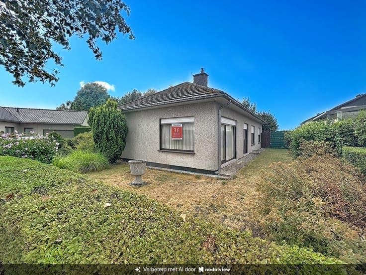 Vrijstaande bungalow met 3 slaapkamers en inpandige garag...