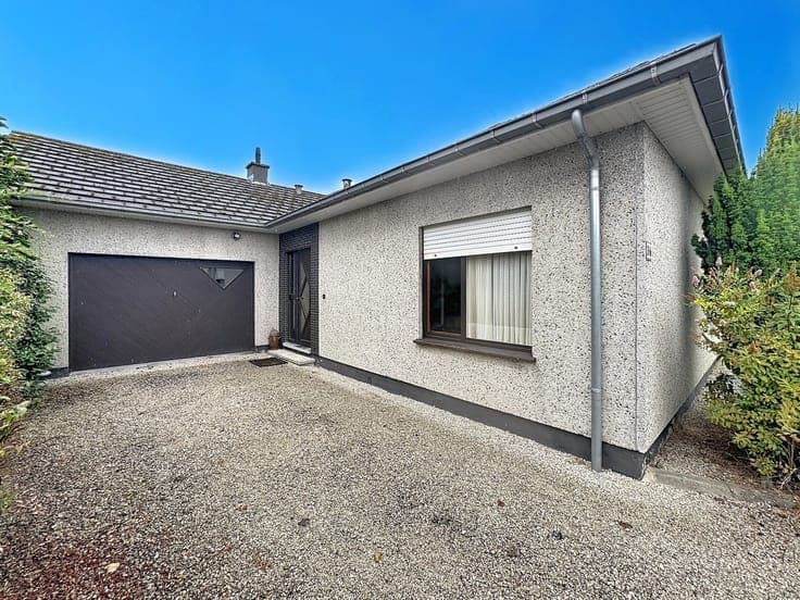 Vrijstaande bungalow met 3 slaapkamers en inpandige garag...