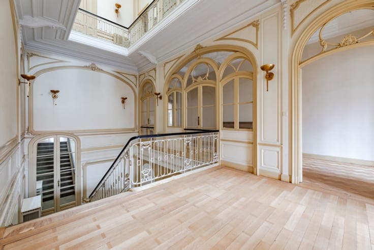 Châtelain: Stunning mixed-use mansion, 694 m²