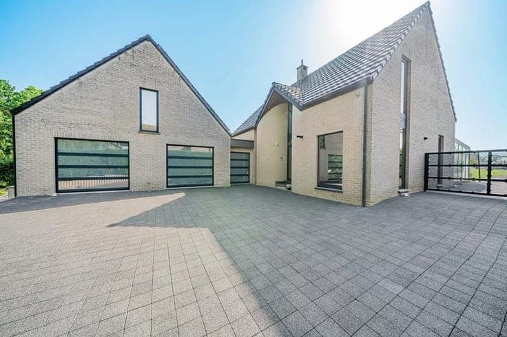 Sale - Villa Lombise - 695,000 €