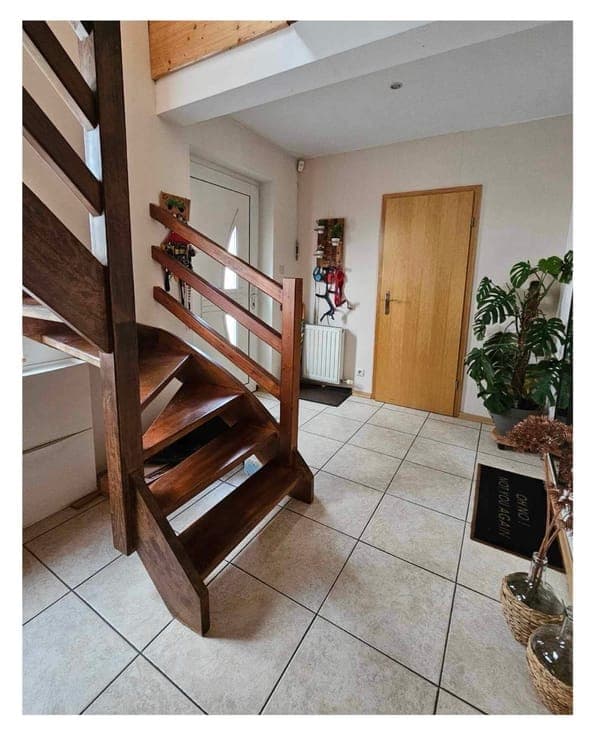 Bright family home with 5 bedrooms and large garden