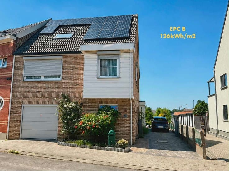 Bright family home with 5 bedrooms and large garden
