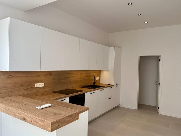 RUIME, VOLLEDIG GERENOVEERDE WONING MET 3 SLPKS