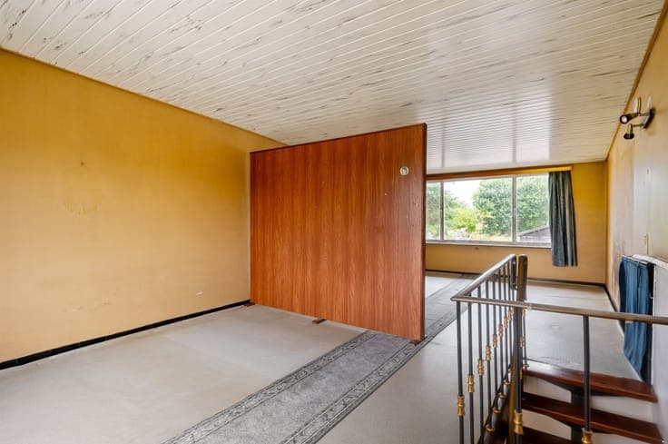 Bescheiden, grondig te moderniseren woning te Onze-Lieve-Vro