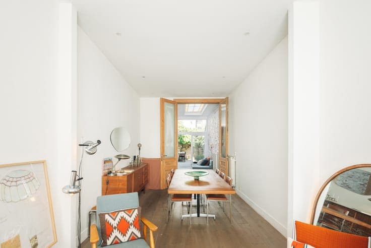A preserved townhouse with a patio and a roof terrace