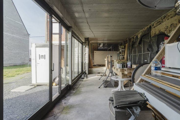 Investment property with business, 2 apartments and warehous