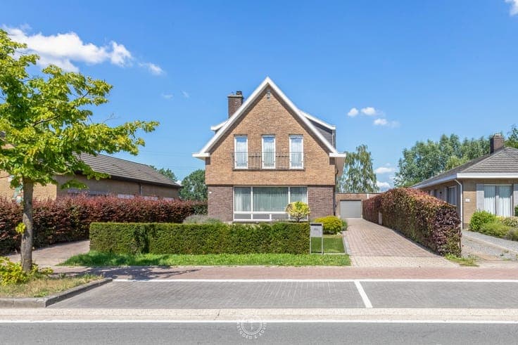 Ruime open bebouwing met landelijk uitzicht