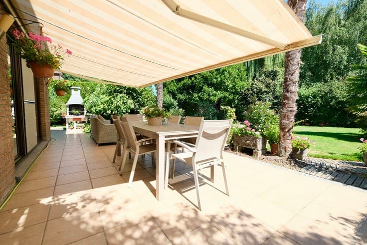 Magnificent detached villa with garden and garage!