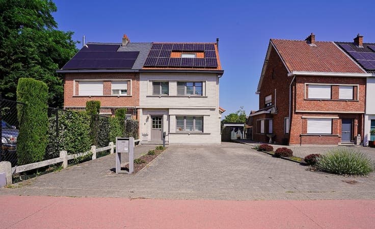 Instapklare, energiezuinige halfopen bebouwing op een per...