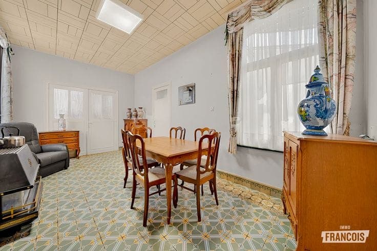 Spacious, semi-detached home in need of renovation in Boezinge