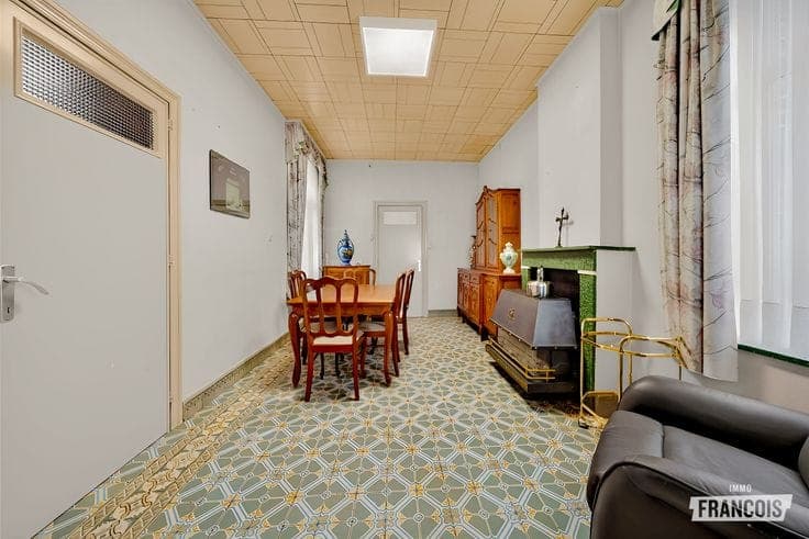 Spacious, semi-detached home in need of renovation in Boezinge