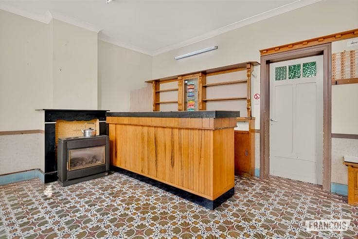 Spacious, semi-detached home in need of renovation in Boezinge