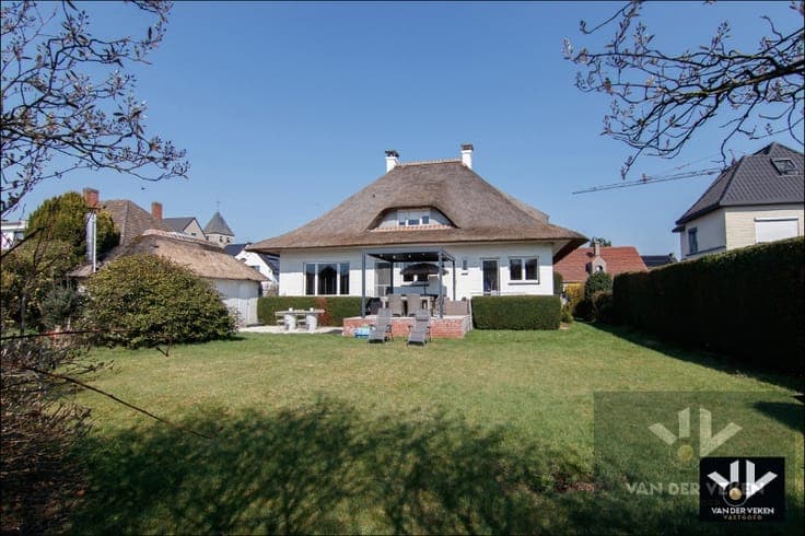 Stijlvol gerenoveerde gezinswoning met veel natuurlijke l...