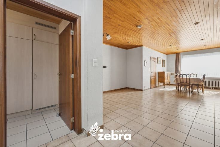 Ruime woning met 4 slaapkamers op een perceel van 601 m² ...