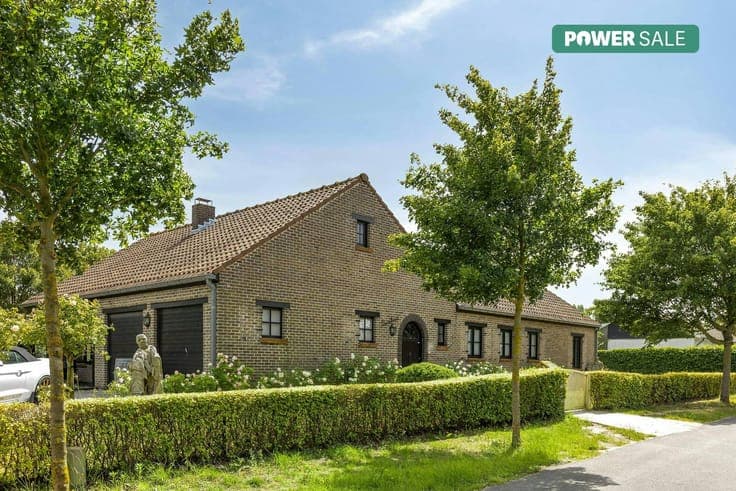 Spacious single-storey villa with double garage in Koksijde