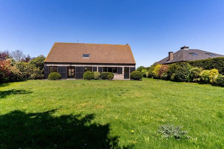 Beautiful, move-in ready villa ideal for families and (self-