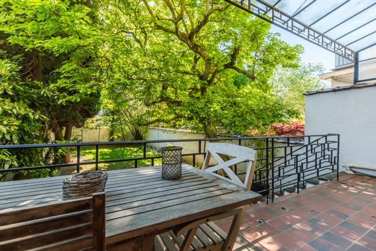 Exceptional mansion in sought-after residential neighborhood
