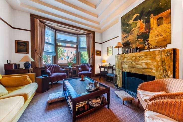 Exceptional mansion in sought-after residential neighborhood