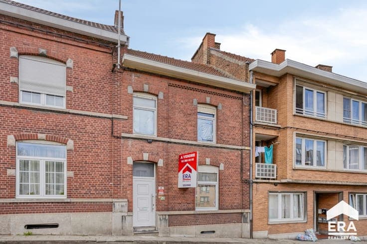PLEASANT 3-BEDROOM HOUSE + ATTIC, CLOSE TO ALL AMENITIES