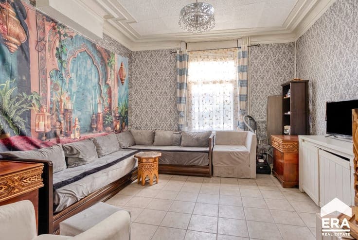 PLEASANT 3-BEDROOM HOUSE + ATTIC, CLOSE TO ALL AMENITIES