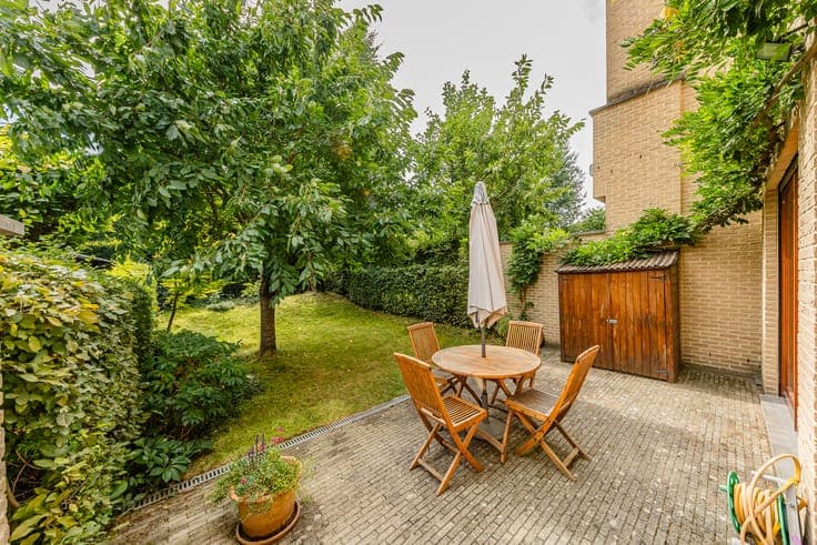 UNDER OPTION – 5-bed house + 3 bathrooms – Garage