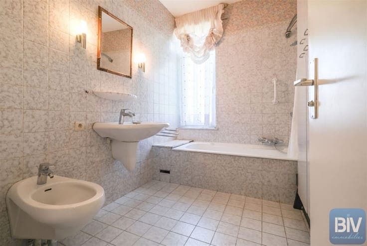 Spacious 4- to 6-bedroom villa near Air Pur
