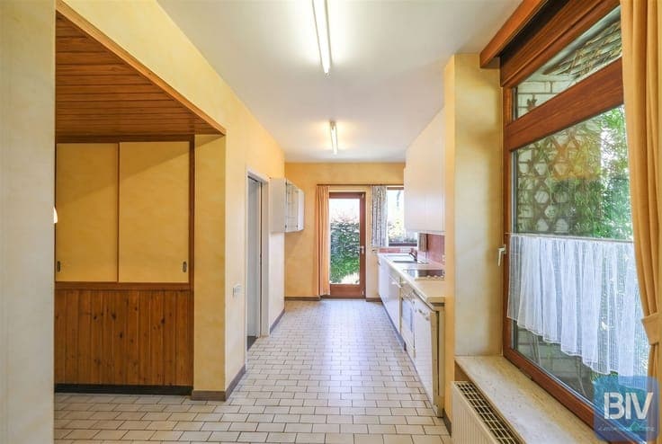 Spacious 4- to 6-bedroom villa near Air Pur