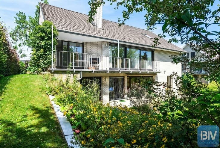 Spacious 4- to 6-bedroom villa near Air Pur