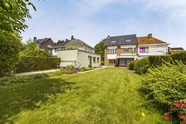 House in Sint-Pieters-Leeuw