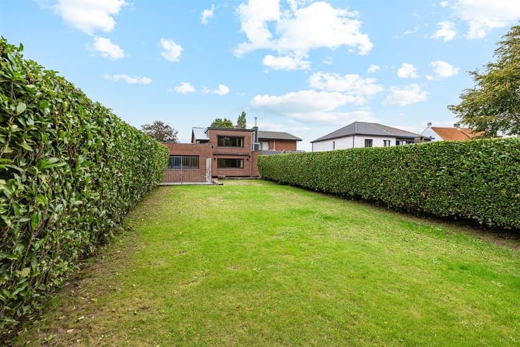 3-Bedroom Family Home in Sint-Niklaa