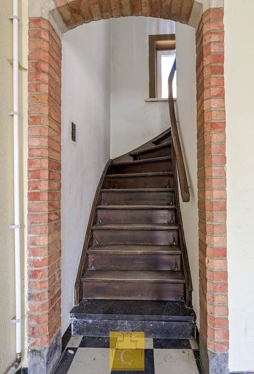 ruim breedhuis met 2 puntgevels aan de Brugse Reien met v...
