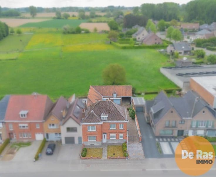 BURST - Te renoveren woning met tal van mogelijkheden
