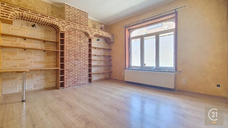 Spacious family home of ± 210 m² living space with 5 bedroom