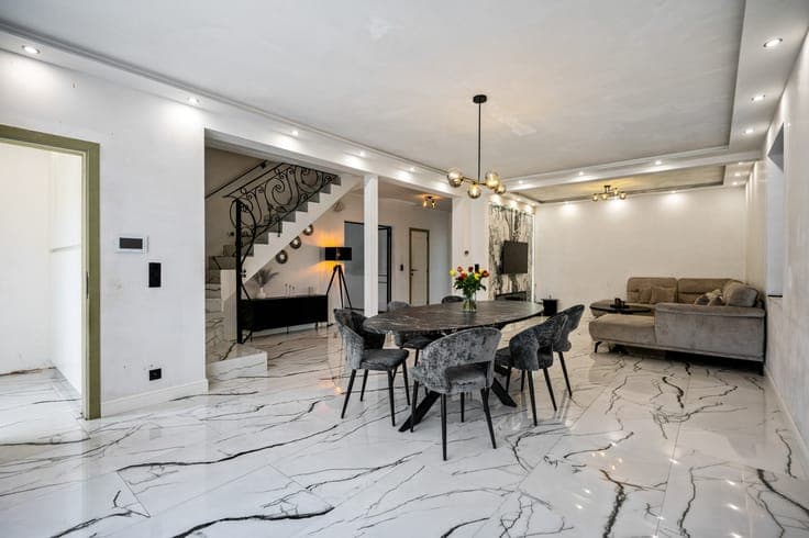 Gerenoveerde woning met 5 slpkrs, en magazijn te Keerbergen