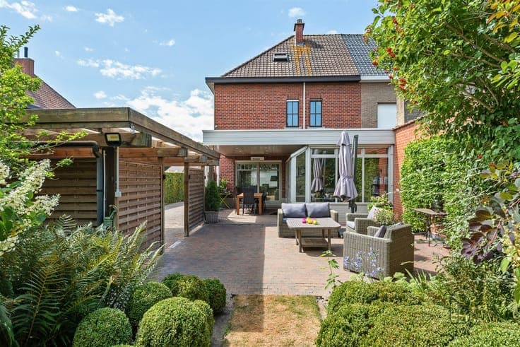 Well-maintained semi-detached home with a cozy garden and ca