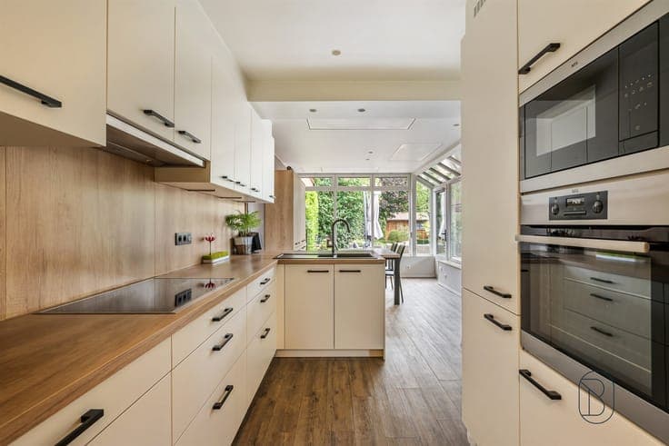 Well-maintained semi-detached home with a cozy garden and ca
