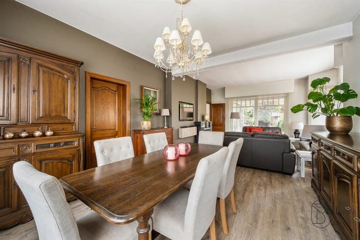 Well-maintained semi-detached home with a cozy garden and ca