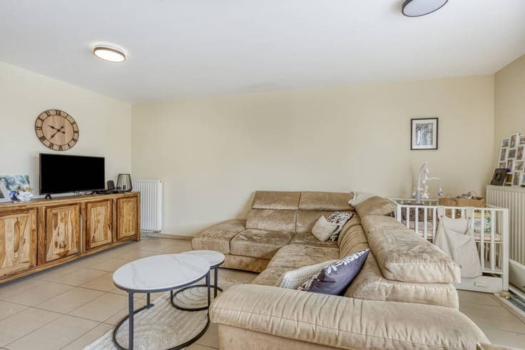 Investment property with 5 apartments and 6 garages in the c