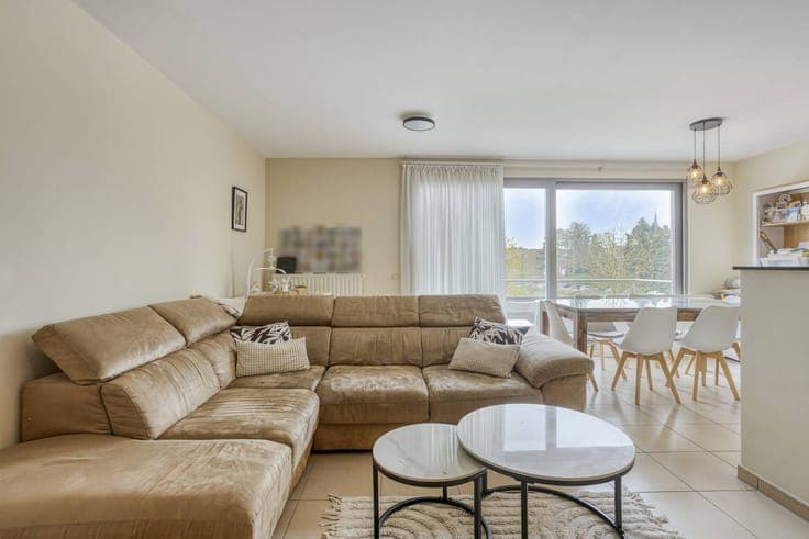 Investment property with 5 apartments and 6 garages in the c