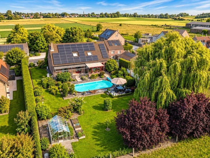 6-bedroom villa with solar panels and a pool