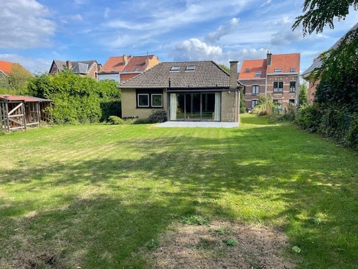 2-bedroom house with office, cellars, garage, garden