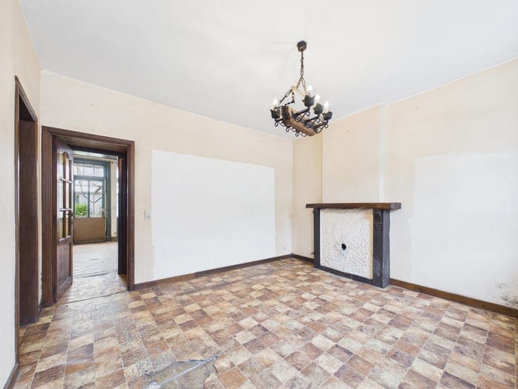 House with Large GARAGE, WORKSHOP & LAND