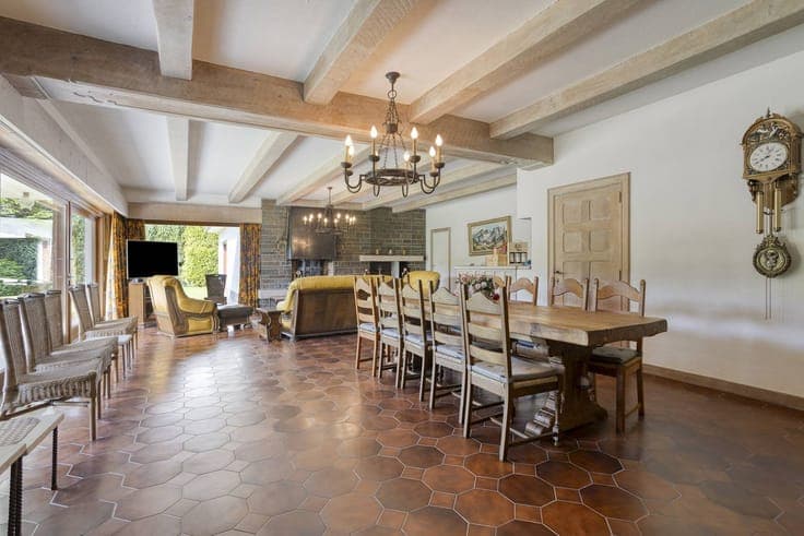 Beautifully located country house for sale in Meerbeke