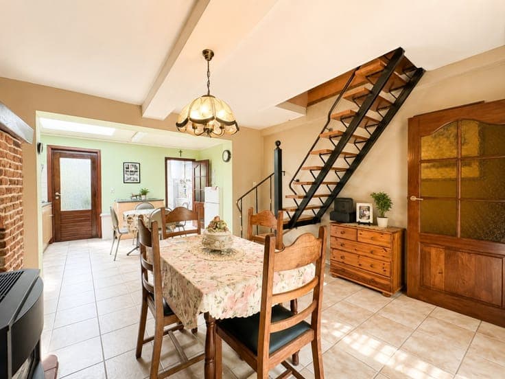 INTERESTING REAL ESTATE: CHARMING, to be renovated townhous