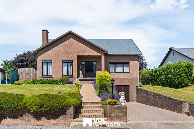 Ruime gelijkvloerse woning op een perceel van bijna 10 are