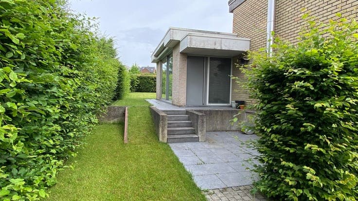 Ready-to-move-in 3-facade house with extra multipurpose room