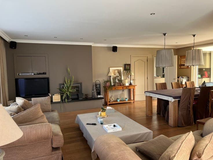 RUIME WITTE BUNGALOW MET 2 SLPKS, GAR. EN TUIN