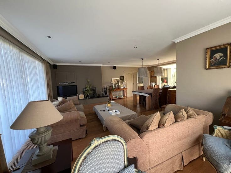RUIME WITTE BUNGALOW MET 2 SLPKS, GAR. EN TUIN