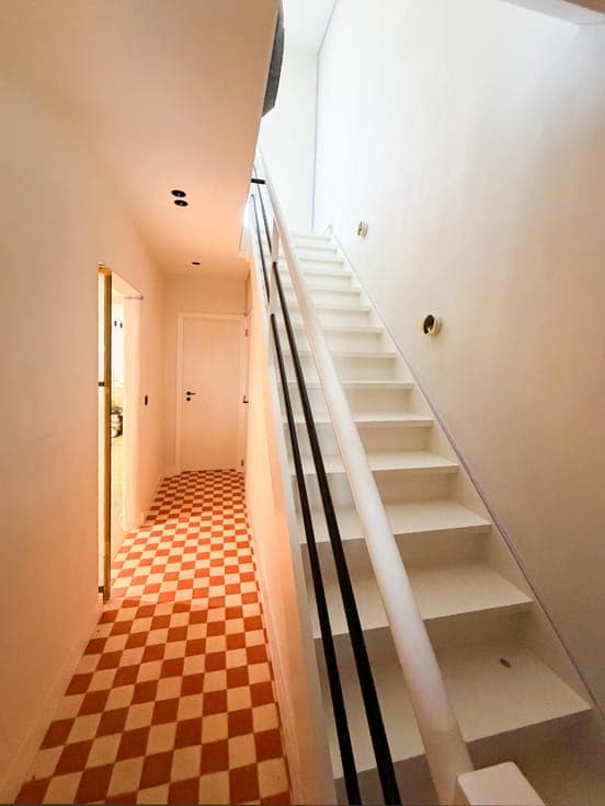 Fully renovated semi-detached house in a prime location i...